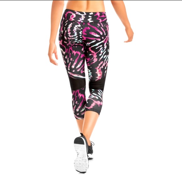 NWT Performance Capri - Picture 2 of 8